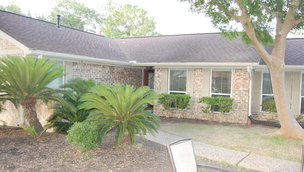 Galveston County home before foundation leveling